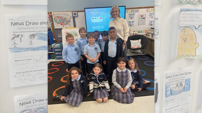 12 News’ Шеннон Хеги удивил журналистов 2-го класса в Пауткет