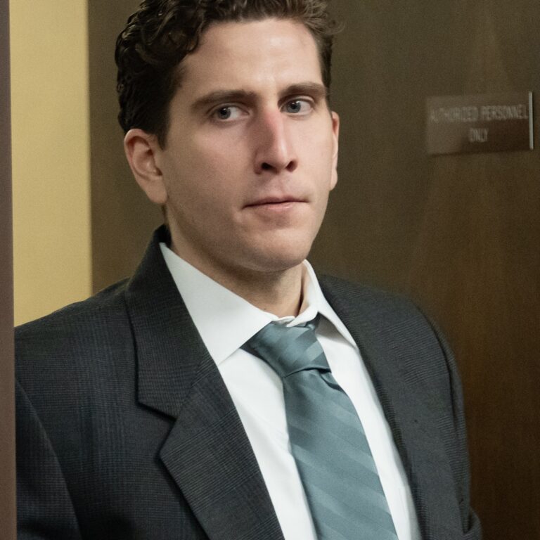 Брайан Кохбергер сделал фотографии обнаженных женщин на телефоне перед убийствами в Айдахо