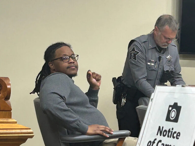 Суд над Лафайеттом начался из-за мужчины, обвиняемого в убийстве девушки