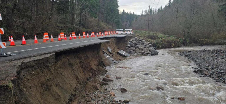 Что означает закрытие SR 410 для катания на лыжах в магазинах Crystal Mountain, Greenwater?