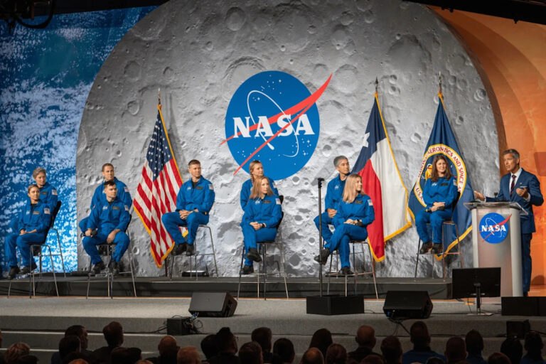 NASA только что выбрало своих новых астронавтов — только 0,1% сократили, с зарплатой, превышающей 150 тысяч долларов, и выстрелом при посадке на Марс.