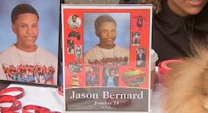 Общественные прогулки в память о подростке Пибоди, который покончил с собой из-за издевательств