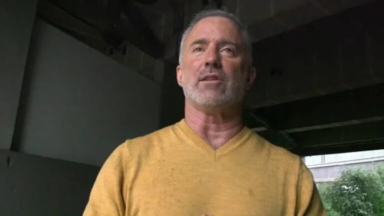 Мужчина из Палм-Спрингс рассказал, что его фото привлекало женщин в течение 15 лет