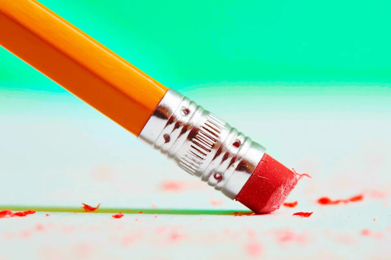 Министерство юстиции унижено, поскольку люди находят файлы Эпштейна, которые могут быть легко не отредактированы