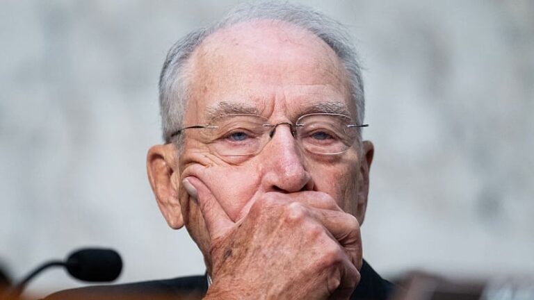 92-летний сенатор, третий в очереди на пост президента США, признал проблему со здоровьем