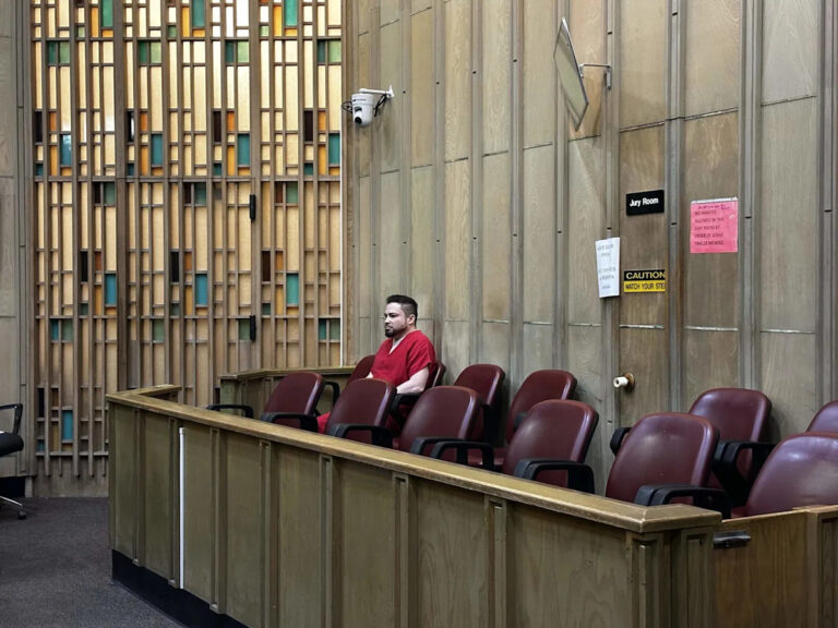 Бывший полицейский Майами-Дейд приговорен к 25 годам за домогательства к молодым девушкам