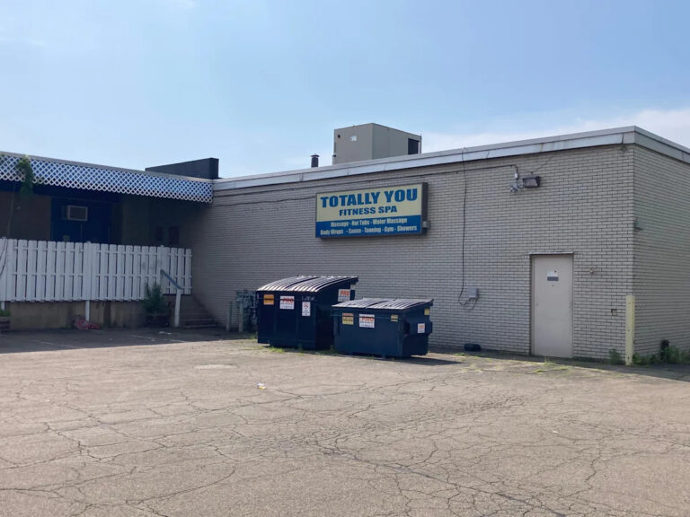 Сестра, связанная с делом о борделе Totally You, предстала перед судом за убийство дочери во Флориде