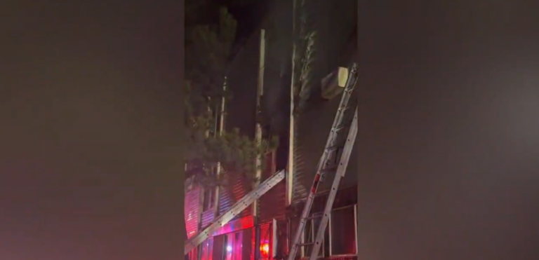 Пожар в квартире сместил 50 человек, двое получили тяжелые ранения