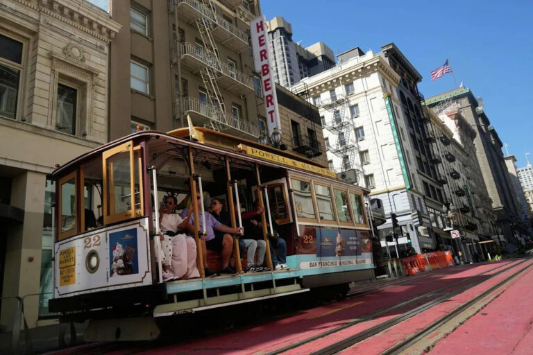 Старое пространство Uniqlo в Сан-Франциско наконец-то обзавелось новым арендатором, поскольку возрождение Пауэлл-стрит набирает обороты.