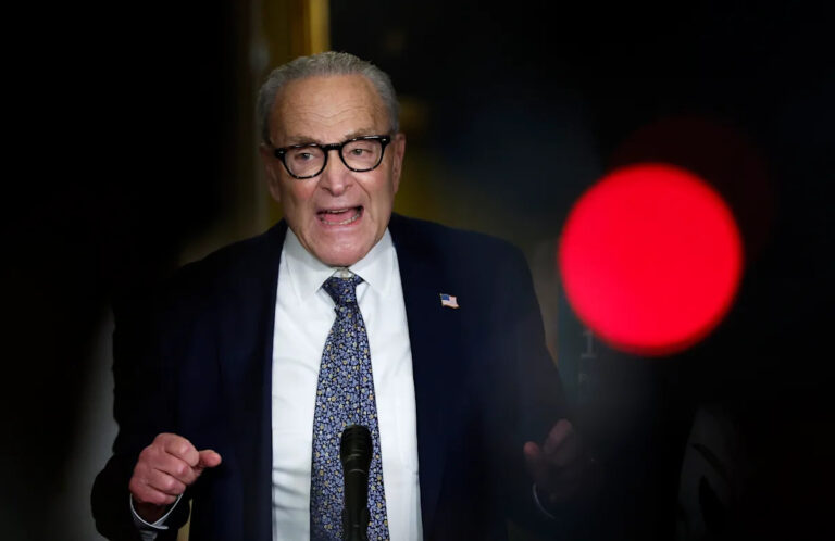 Шумер против Джеффриса: новый опрос показывает разделение поддержки демократов