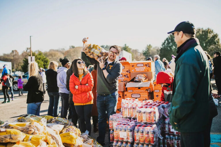 Благотворительная пара Франклина жертвует 100 тысяч долларов в продовольственный банк OneGenAway и просит других помочь