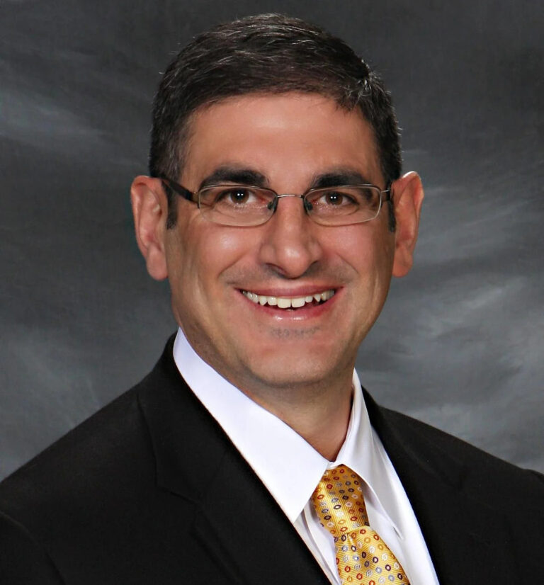 Член городского совета Де-Мойна Джо Гатто заседает в совете надзора округа Полк