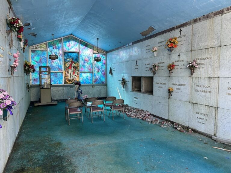 Десятилетия безнадзорности в мемориальных садах Доброго Пастуха