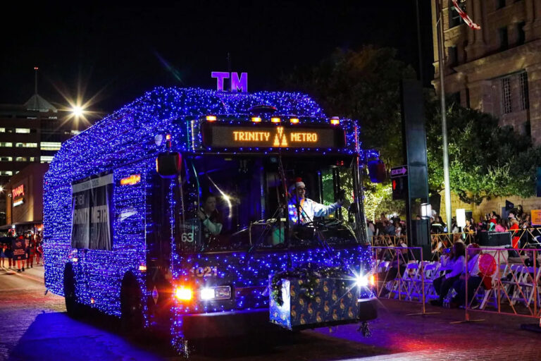 Парад огней в центре города Форт-Уэрт отложен из-за сурового прогноза погоды