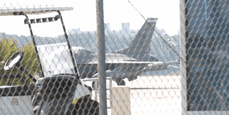 2 истребителя F-16 благополучно отправляются в международный аэропорт Миртл-Бич, сообщили военные