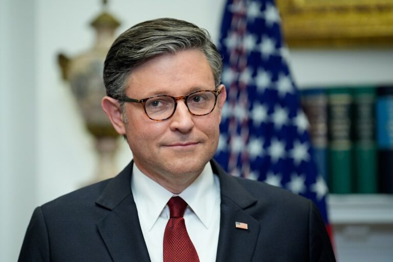 Майк Джонсон наконец-то раскрыл план Республиканской партии по здравоохранению, и это грубо