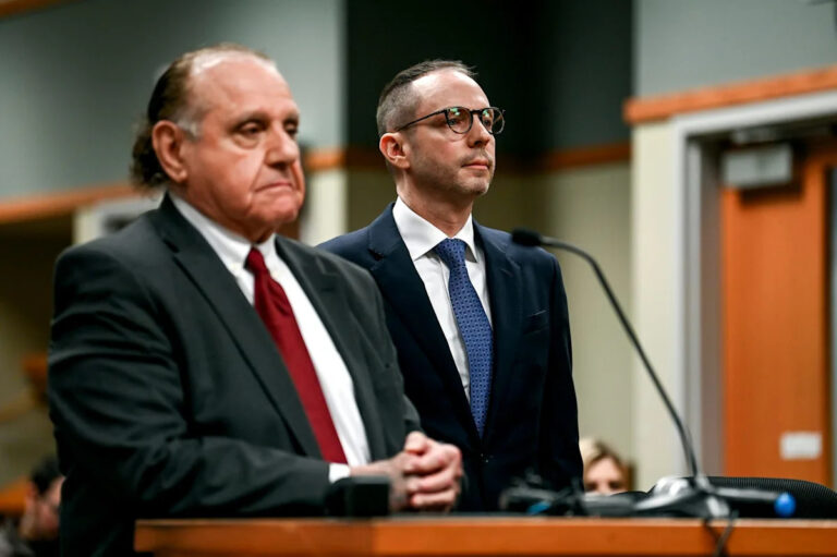 Еще один бывший помощник полиции Четфилда согласился дать показания против бывшего спикера