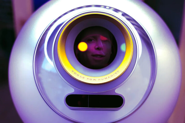 Стартап Sam Altman’s Eyeball-Scanning Orb вызвал такой же спрос у своих сотрудников.