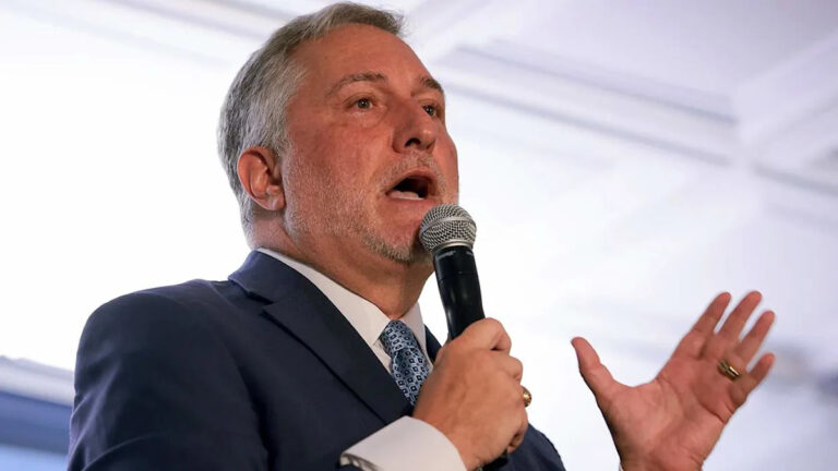 Республиканская партия Гей Вирджинии, страдающая от нацистского порно-скандала, хвастается, что ее партнер на 100% против равенства брака