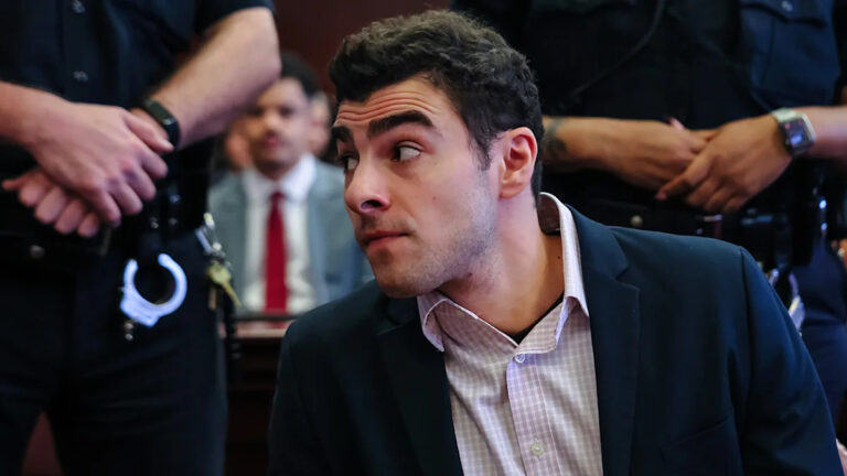 Полицейский рассказал, как узнал Луиджи Манджоне, когда он снял маску в Макдональдсе