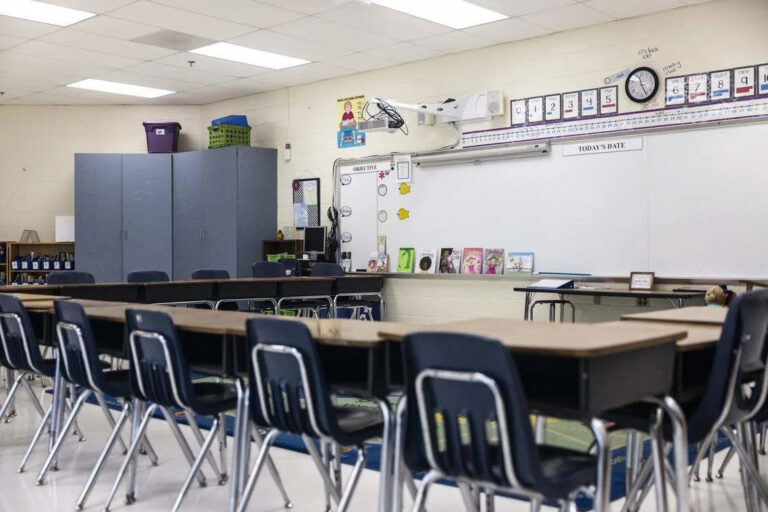 Число студентов CMS, идентифицированных как бездомные, растет.