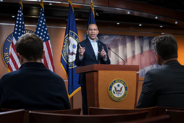 Хаким Джеффрис заявил, что продление субсидий Obamacare «пройдет с двухпартийным большинством».