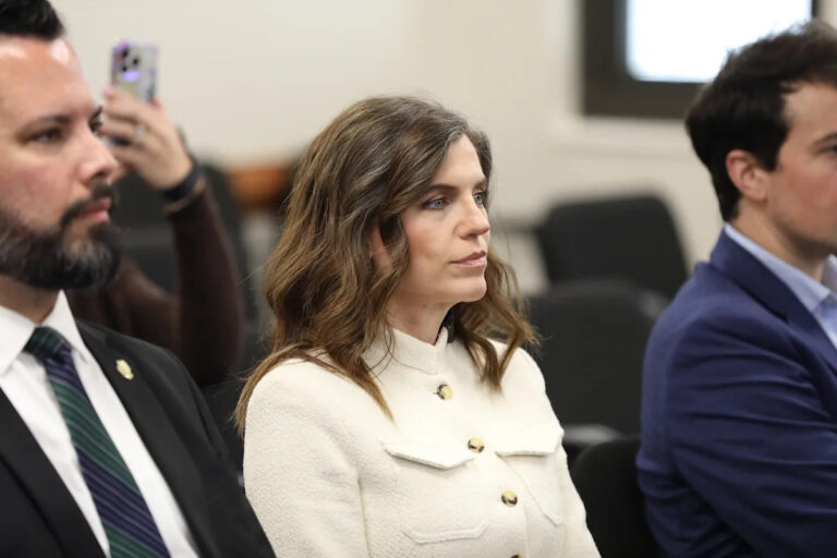 Конгрессмен MAGA угрожает сжечь официального представителя Республиканской партии