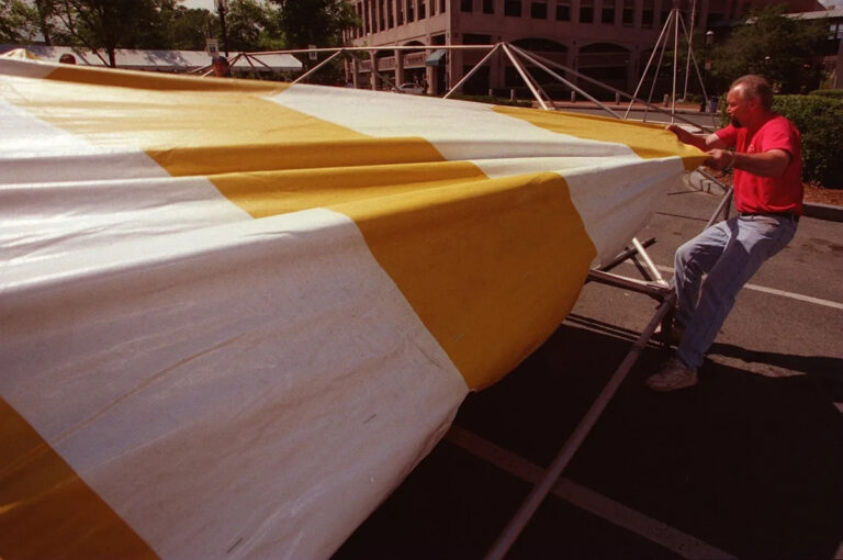 Аренда Westfield Party Plus Джерома закрывается после того, как Big E обнаруживает кражу, разрывает отношения
