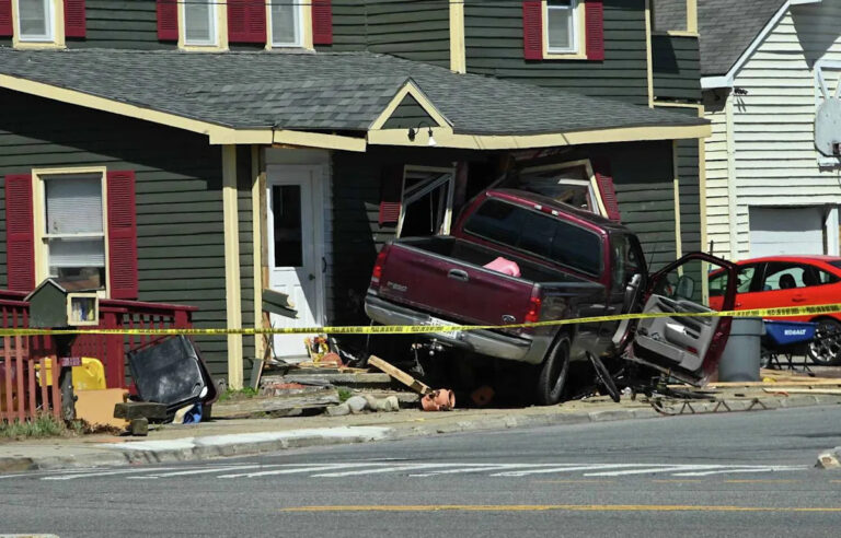 Мужчина, обвиняемый в погоне за автомобилем в Саут-Гленс-Фолс, стрельба в полиции штата, признал себя виновным