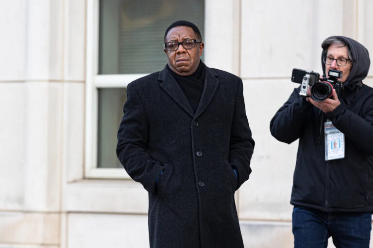 Бруклинский пастор признался, что украл 3 миллиона долларов из церковного фонда