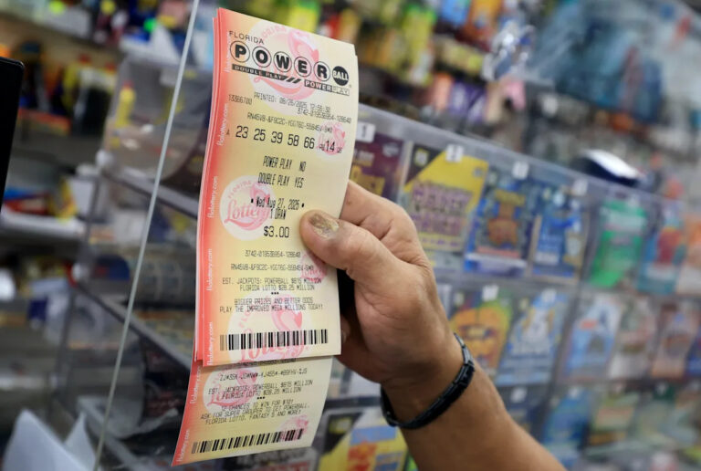 Во сколько розыгрыш Powerball? Как поздно можно купить билеты в Миссури? Как играть