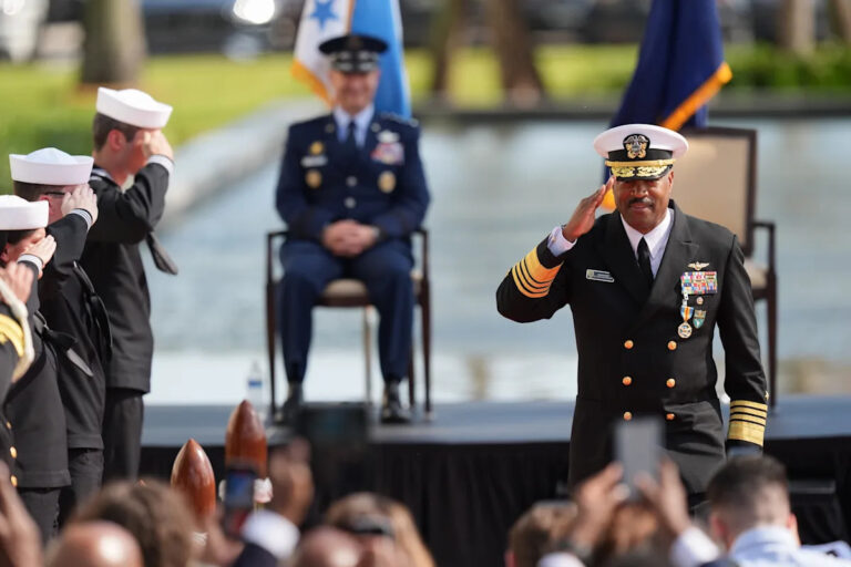 Адмирал передал руководство командованием, контролирующим удары лодки администрации Трампа