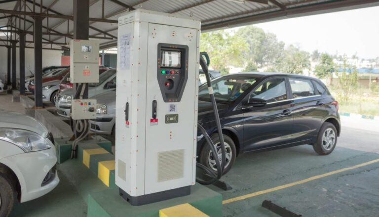 Водитель предупреждает о тенденции на зарядных станциях EV: «Это очень удручает»