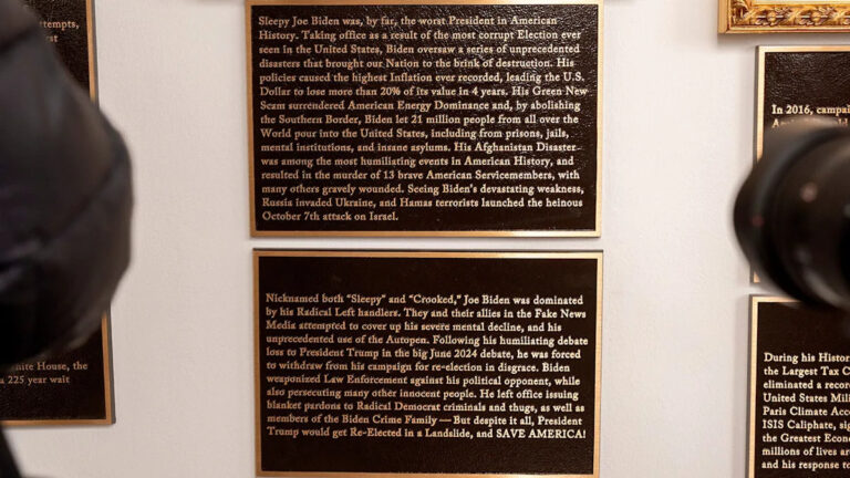 Джо Роган высмеивает «сумасшедшие» мемориальные доски Трампа, разрывающие предшественников