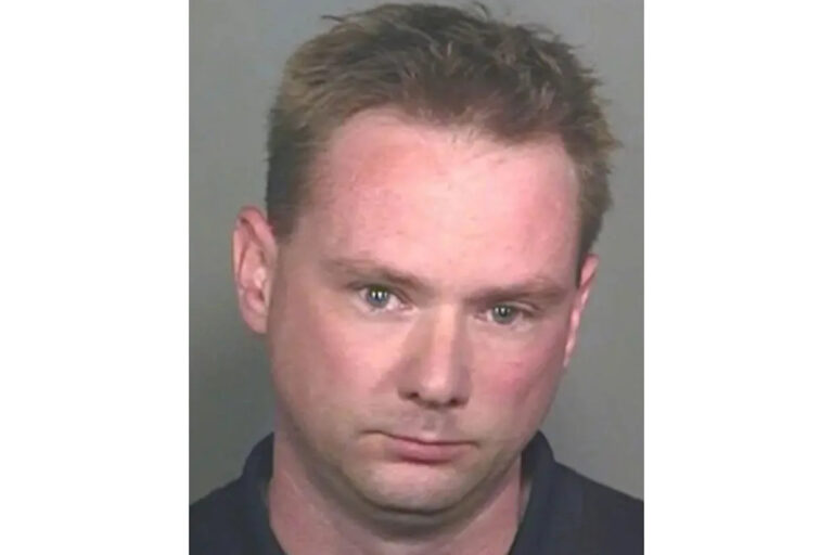 Мужчина, обвиненный в сексуальной эксплуатации несовершеннолетнего, арестован после почти 14 лет бегства