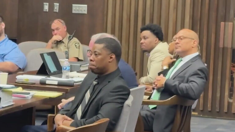 Жюри возвращается со смешанным приговором в суде над мужчинами, обвиняемыми в расстреле Колумба