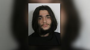 18-летний 4-месячный мальчик затрясся насмерть, Рим требует показать