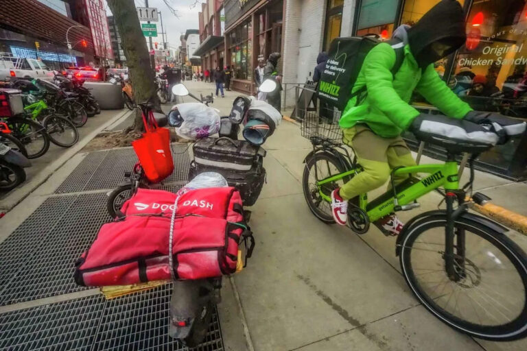 Chipotle подала в суд на грызуна, предположительно, при доставке DoorDash