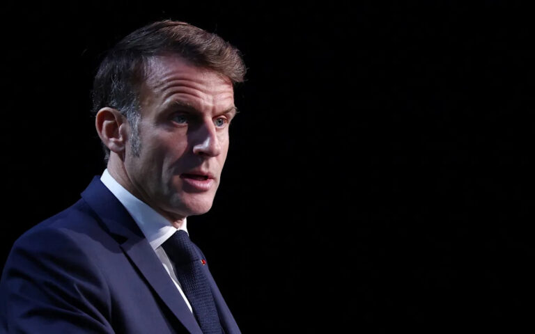 Франция впадает в анархию