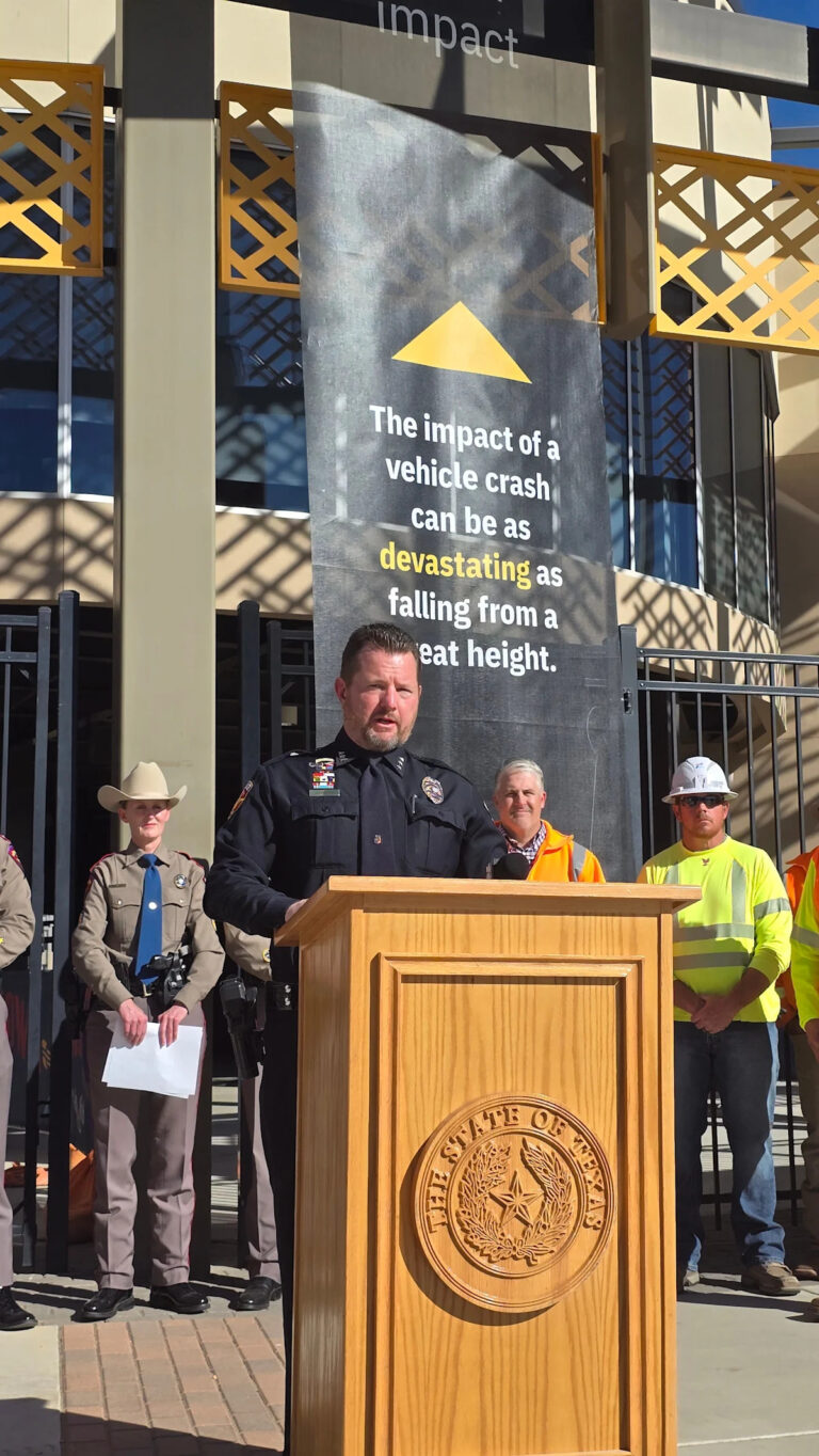 TxDOT отмечает 25-летнюю ежедневную смерть на дорогах, призывая водителей «покончить с полосой»