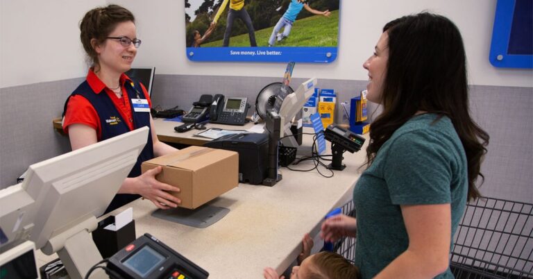 Walmart объявил о смене политики возврата в праздничные дни