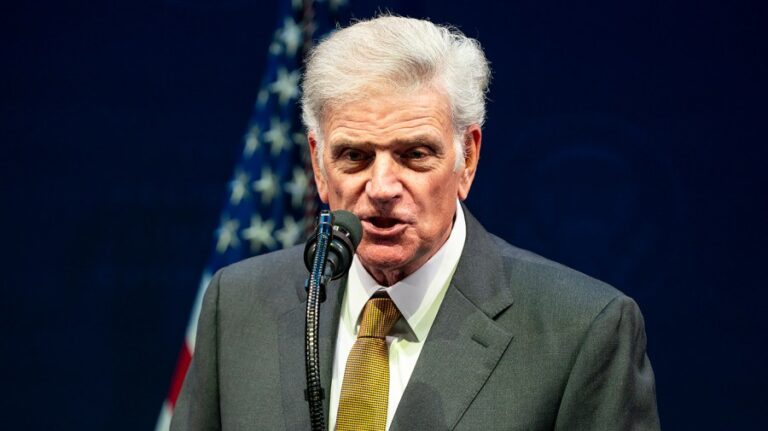 В Пентагоне проповедник заявил: «Бог тоже ненавидит»