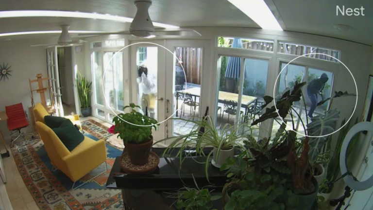 Домовладелец отпугивает 3 злоумышленника в масках в Студио-Сити