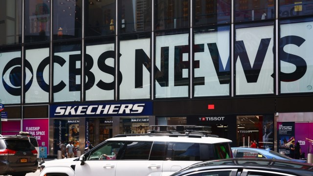 Новый якорь, наконец, выбранный для вечерних новостей CBS, дебютирует в 2026 году