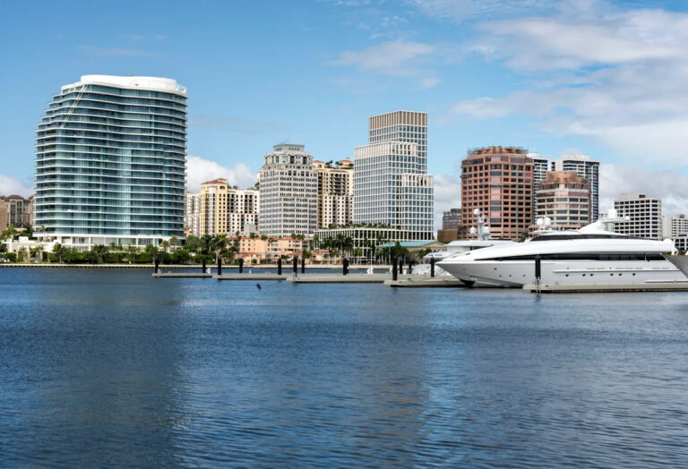 Кондоминиум на набережной Уэст-Палм-Бич на пороге крупной выплаты для жителей, желающих продать