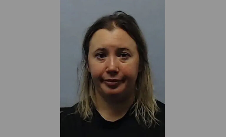 Учительницу средней школы в Иллинойсе обвинили в сексуальном нападении на бывшего студента