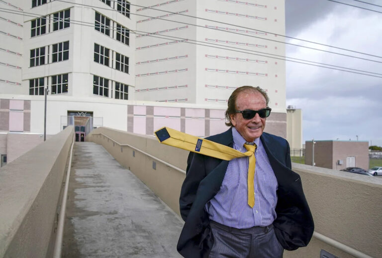 Судья снял уголовные обвинения против Гленна Страуба по делу о бывшей девушке