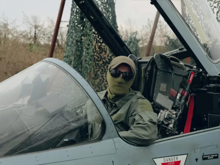 Украинский пилот заявил, что его французский истребитель Mirage 2000 имеет показатель 98% по сравнению с российскими беспилотниками и ракетами.