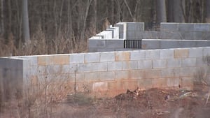 Строитель приговорен к почти 20 годам лишения свободы; обвинение планирует добиться еще одного обвинительного приговора