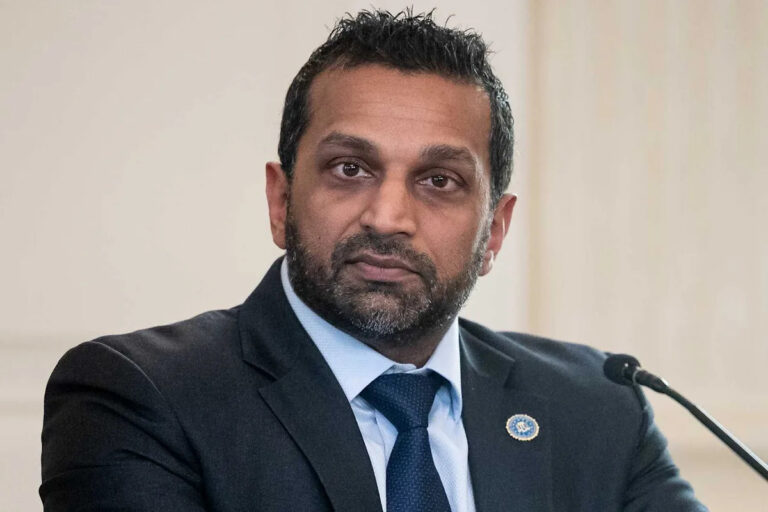 Каш Патель взял 60 миллионов долларов на самолет ФБР, чтобы увидеть подругу через 2 года после того, как ударил своего предшественника за использование правительственного самолета